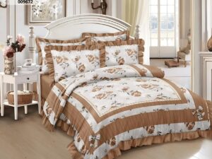 Set de Edrecolcha 6 Piezas Matrimonial Queen con diseño floral y olanes en una cama elegante